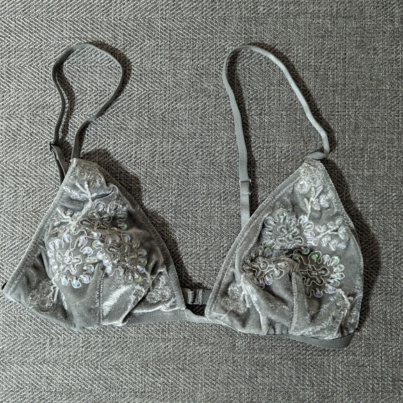 Urban Outfitters Out From Under Delilah Velvet Sequin Bralette - Picture 4 of 7